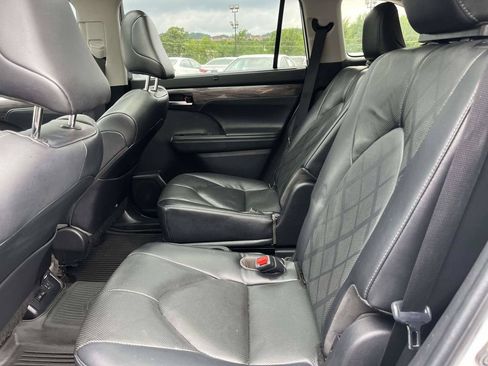 Used 2023 Toyota Highlander Platinum AWD/4WD image 11