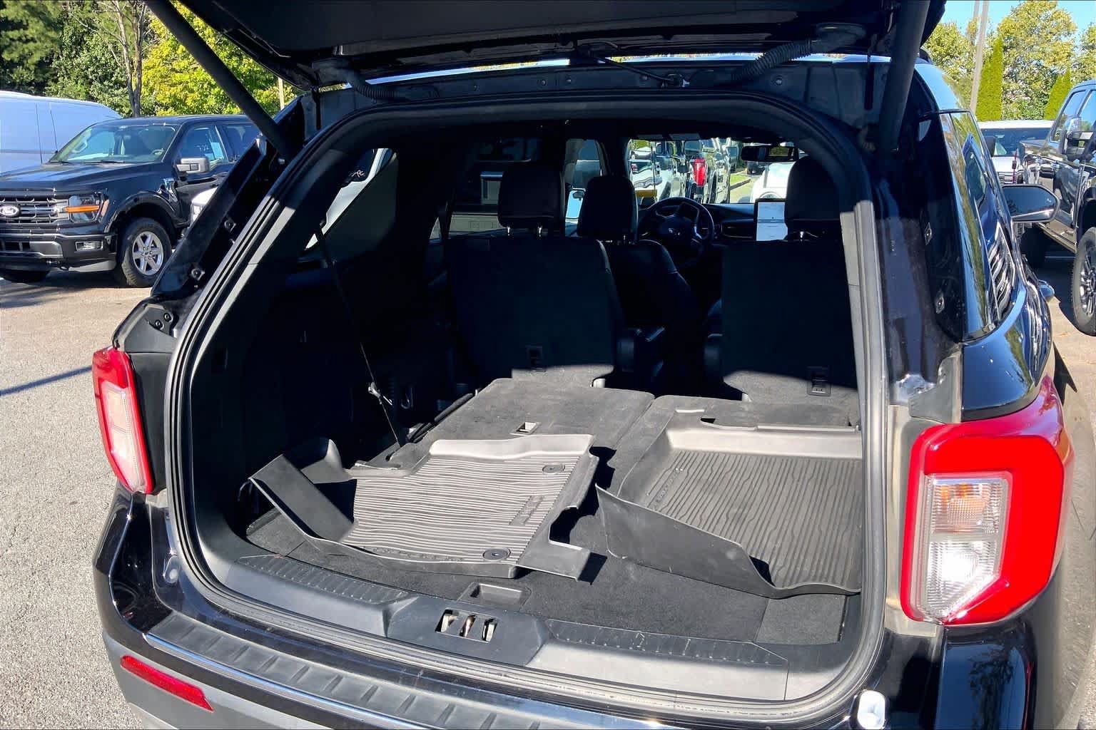 Used 2023 Ford Explorer Platinum w/ Technology Package AWD/4WD image 33