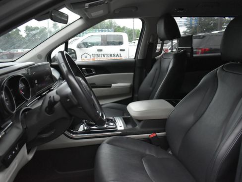 Used 2022 Kia Carnival EX FWD image 14
