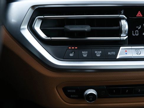 Used 2022 BMW 330i xDrive 330i xDrive Sedan 4D w/ Driving Assistance Package image 40