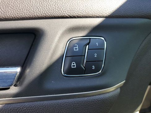 Used 2017 Lincoln MKC Premiere image 18