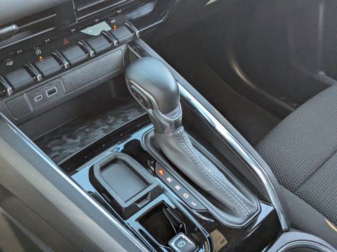 Used 2025 GMC Canyon Elevation image 32