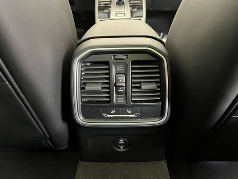 Used 2026 Porsche Macan AWD/4WD image 26