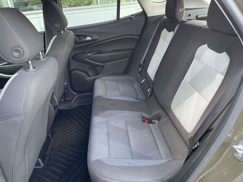 Used 2024 Chevrolet Trax LS w/ LS Convenience Package FWD image 31