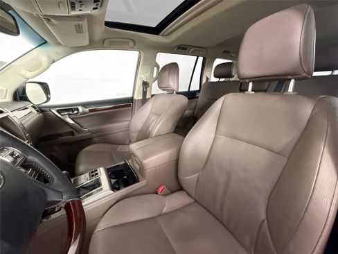 Used 2014 Lexus GX 460 w/ Premium Package AWD/4WD image 3
