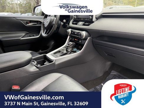 Used 2019 Toyota RAV4 XLE Premium image 10