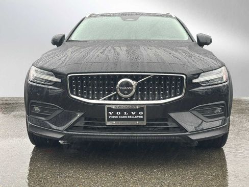 Certified 2025 Volvo V60 B5 Cross Country Plus image 8
