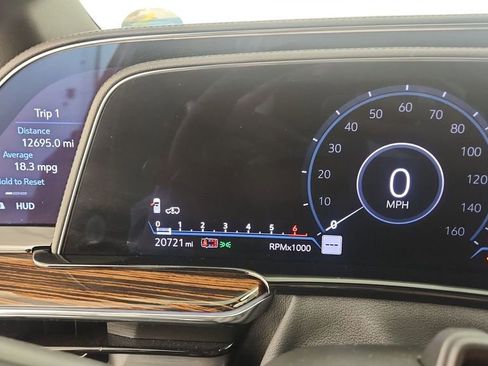 Used 2024 Cadillac Escalade ESV Premium Luxury w/ Performance Package image 10