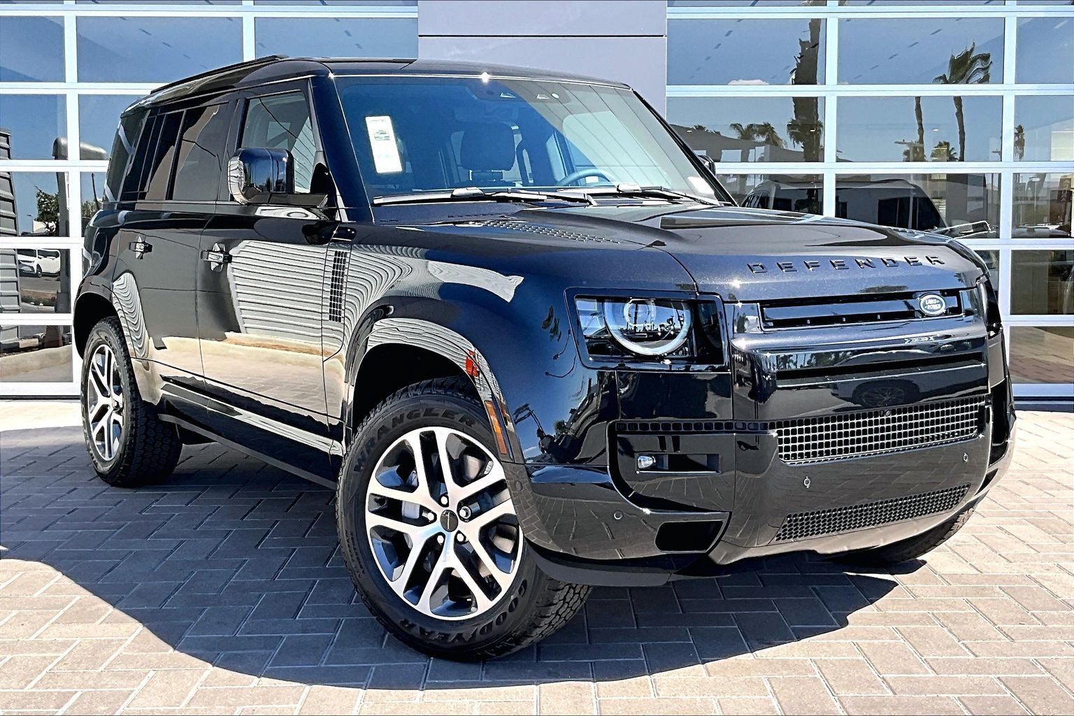 New 2026 Land Rover Defender 110 X-Dynamic SE AWD/4WD image 2