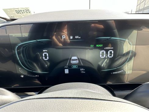 New 2025 Kia Niro EX image 11