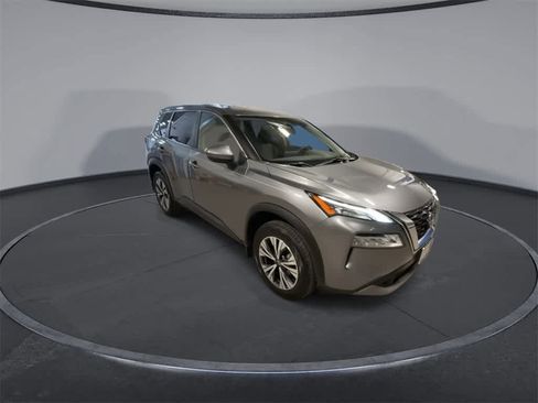 Used 2023 Nissan Rogue SV image 2