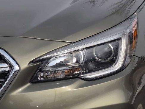 Used 2018 Subaru Outback 2.5i Premium image 11