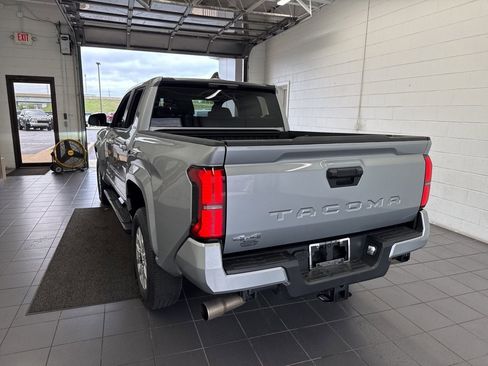 Certified 2024 Toyota Tacoma SR5 AWD/4WD image 6