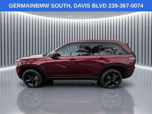 Used 2023 Jeep Grand Cherokee Limited w/ Black Appearance Package AWD/4WD image 8