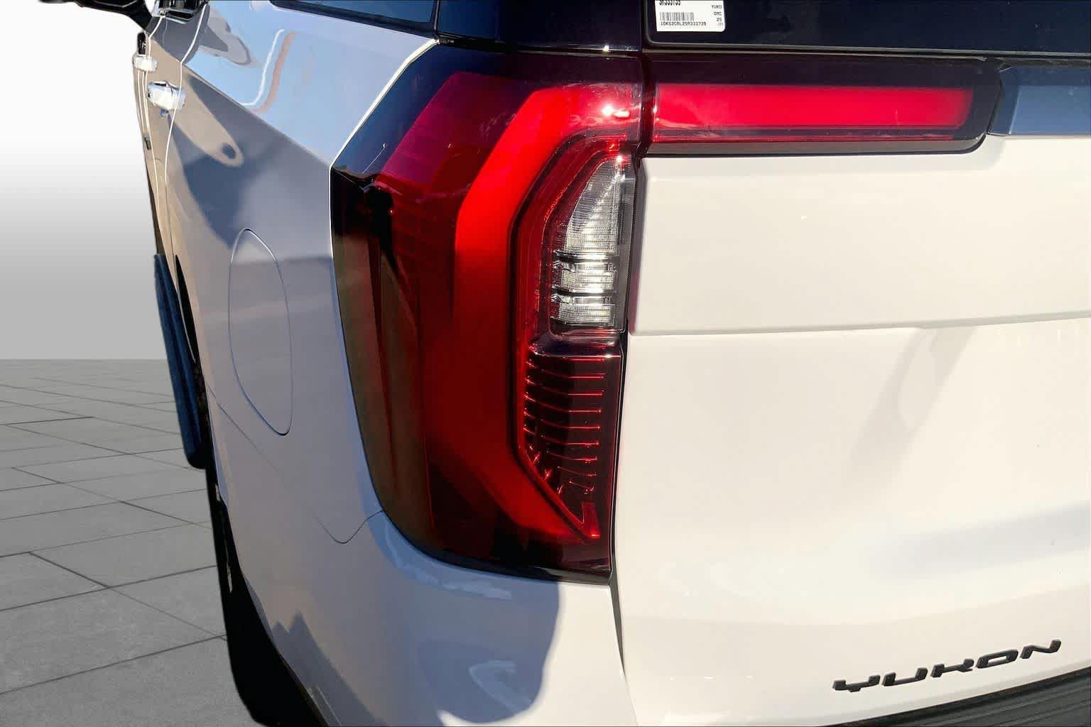 Used 2025 GMC Yukon AT4 w/ AT4 Premium Plus Package AWD/4WD image 28