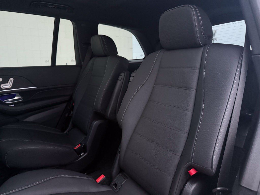 Used 2026 Mercedes-Benz GLS 450 4MATIC image 39