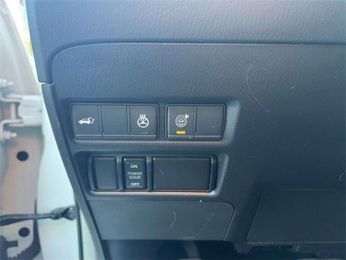 Used 2022 Nissan Armada Platinum w/ Captain's Chairs Package image 19