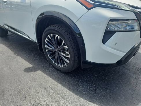 Certified 2024 Nissan Rogue Platinum FWD image 9
