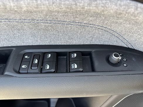 Used 2024 Jeep Compass Latitude AWD/4WD image 22