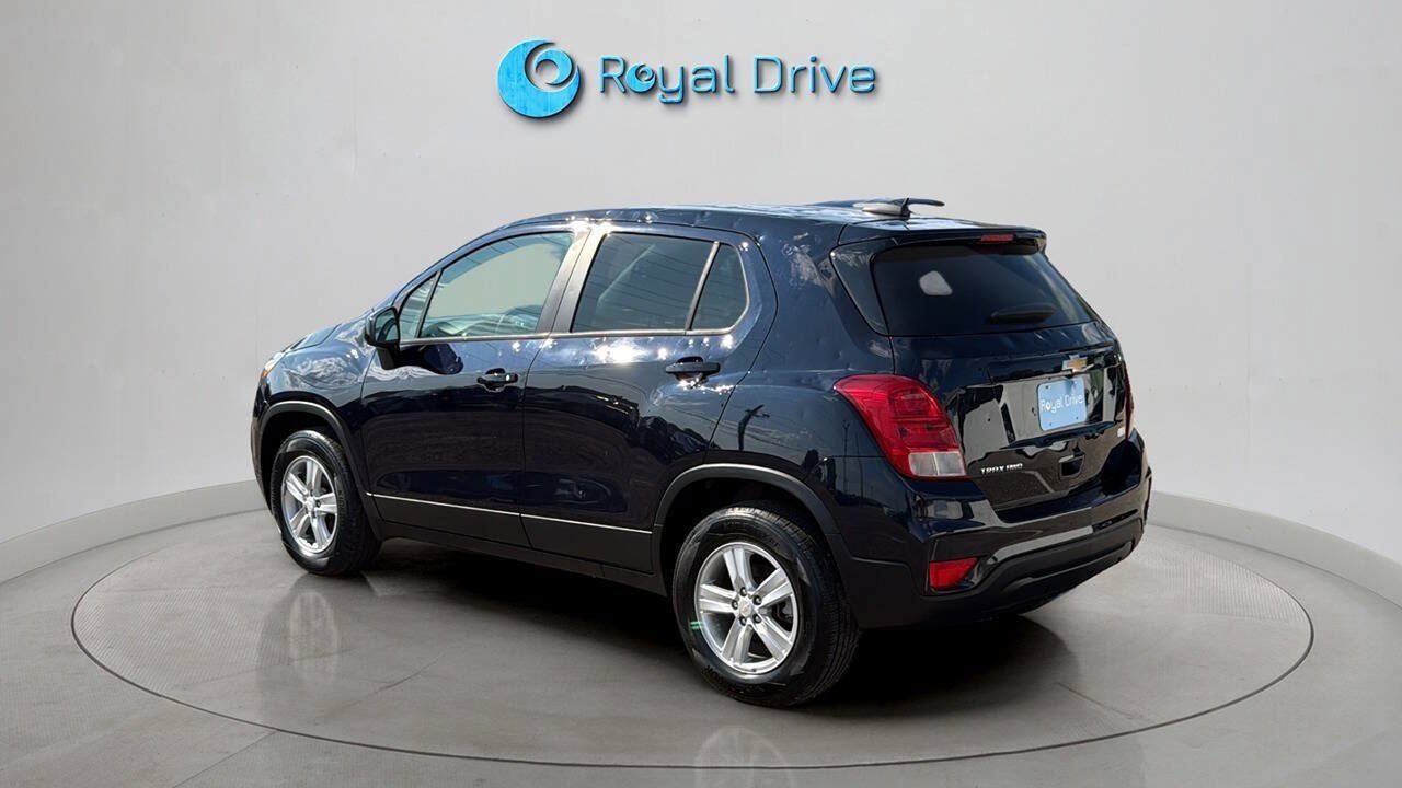 Used 2022 Chevrolet Trax LS w/ Tint and Cruise Package AWD/4WD image 4