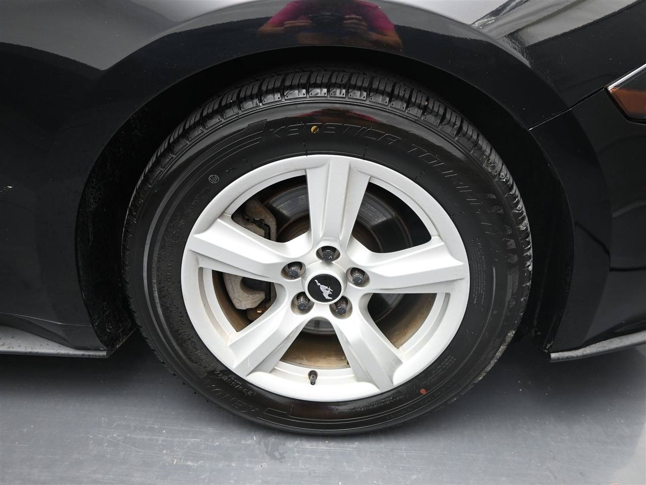 Used 2018 Ford Mustang Coupe RWD image 15