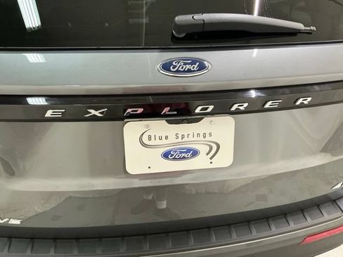 Used 2026 Ford Explorer Active AWD/4WD image 5