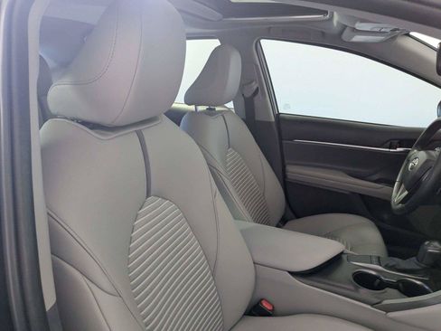 Certified 2022 Toyota Camry SE w/ Convenience Package FWD image 32