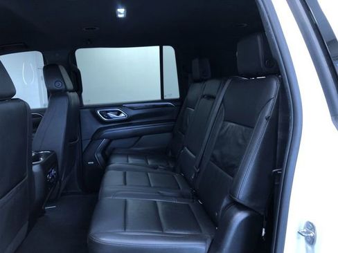 Used 2022 Chevrolet Suburban LT RWD image 15