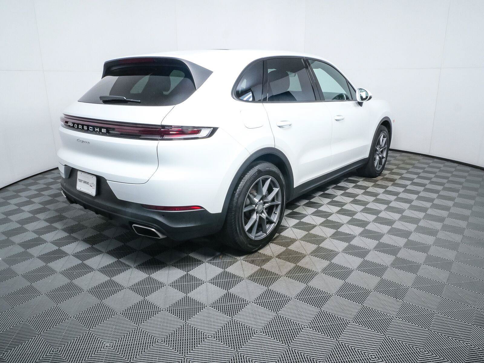 Certified 2024 Porsche Cayenne AWD/4WD image 29