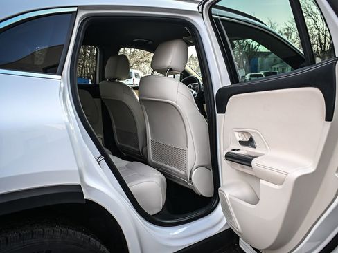 Used 2025 Mercedes-Benz GLA 250 image 12