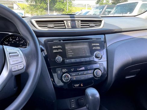 Used 2016 Nissan Rogue SV FWD image 15