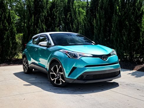 Used 2018 Toyota C-HR XLE image 2