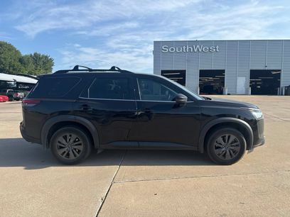 Used 2024 Nissan Pathfinder SV w/ SV Premium Package