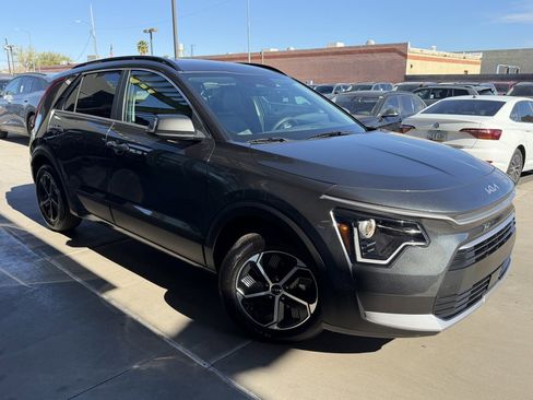 Used 2025 Kia Niro EX image 6