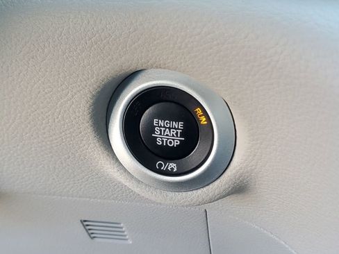 Used 2022 Chrysler Pacifica Limited image 19