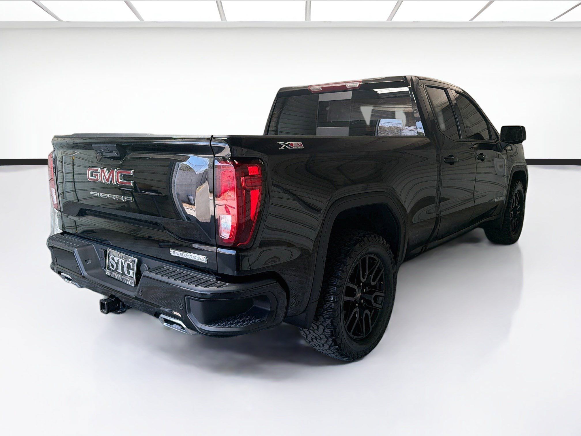 Used 2025 GMC Sierra 1500 Elevation w/ Preferred Package AWD/4WD image 4