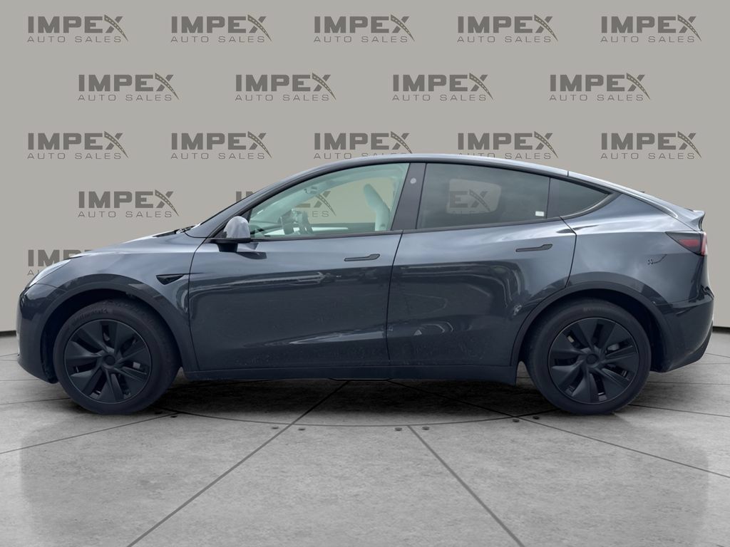 Used 2024 Tesla Model Y Long Range RWD image 2