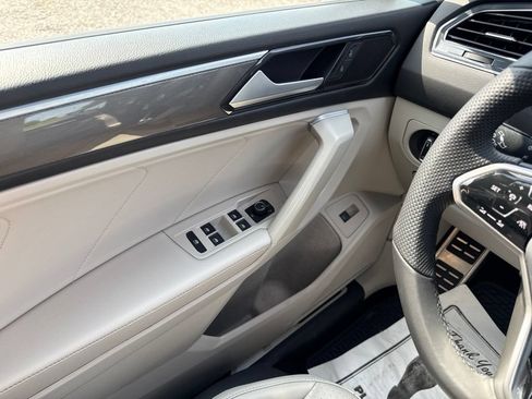 Certified 2022 Volkswagen Tiguan SE R-Line FWD image 18
