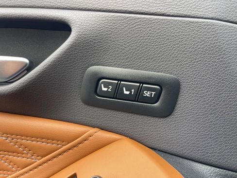 Used 2019 Toyota Avalon Limited image 19