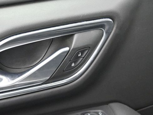 Used 2023 GMC Yukon SLT w/ SLT Premium Package image 10