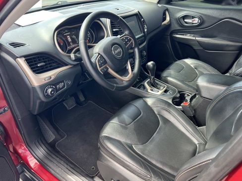 Used 2017 Jeep Cherokee Limited w/ Luxury Group image 3