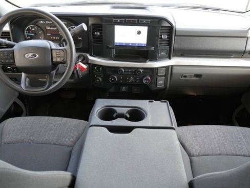 Used 2024 Ford F250 XLT image 2