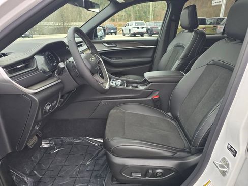 New 2026 Jeep Grand Cherokee Altitude AWD/4WD image 4