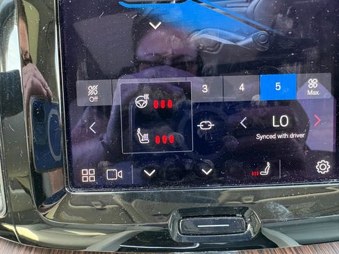 Used 2022 Volvo XC60 B5 Momentum w/ Advanced Package image 15