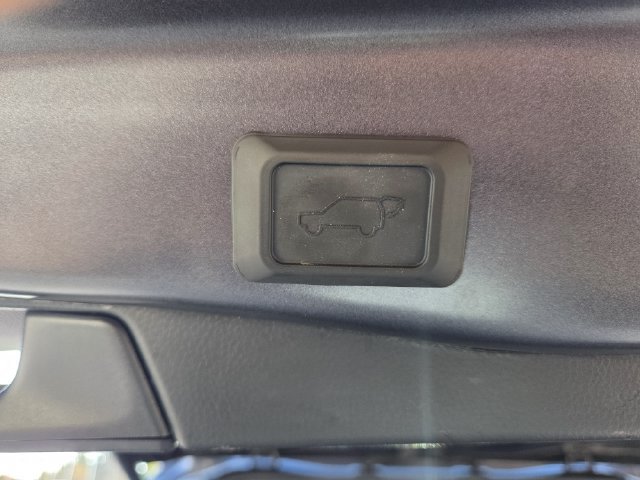 Used 2024 Toyota RAV4 XLE AWD/4WD image 8