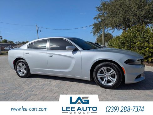 Used 2019 Dodge Charger SXT image 1