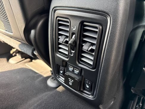 Used 2019 Jeep Grand Cherokee Limited w/ Luxury Group II AWD/4WD image 17