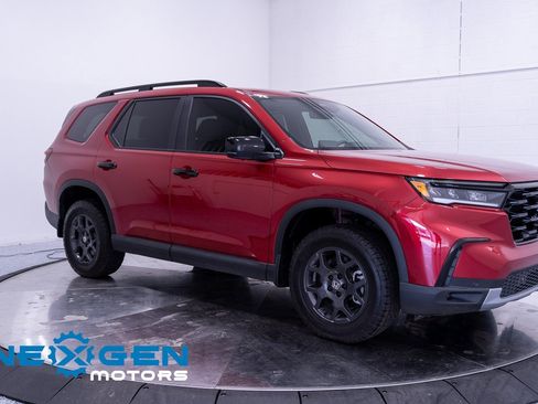 Used 2025 Honda Pilot TrailSport image 1
