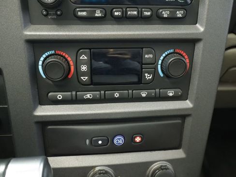 Used 2004 HUMMER H2 w/ Preferred Equipment Group AWD/4WD image 28