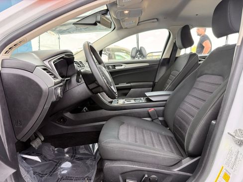 Used 2020 Ford Fusion SE FWD image 12
